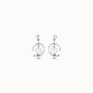Pendientes en forma de aro que combinan en el centro una perla blanca | PEN0444