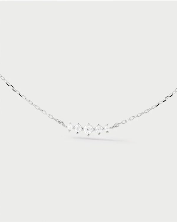 Collar elegante adornado
