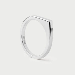 Anillo geométrico con forma re