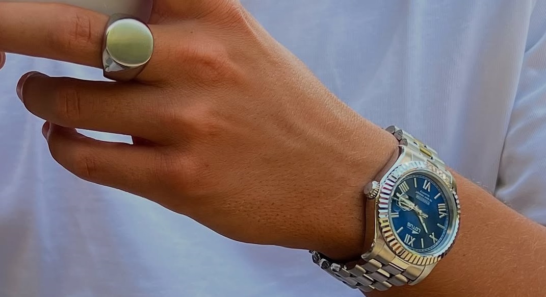 ¡The perfect accessory does exist — and @victorarnd & @morenavillar know exactly how to style it-2