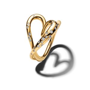 Anillo con forma de corazón